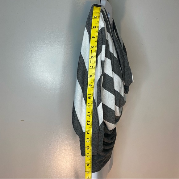 Drape neck quarter sleeve - Picture 4 of 5